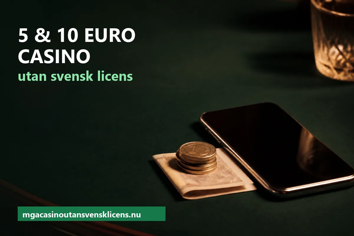 Några mynt på en vikt sedel bredvid en mobiltelefon på ett mörkgrönt spelbord – casino utan svensk licens med 5 och 10 euro